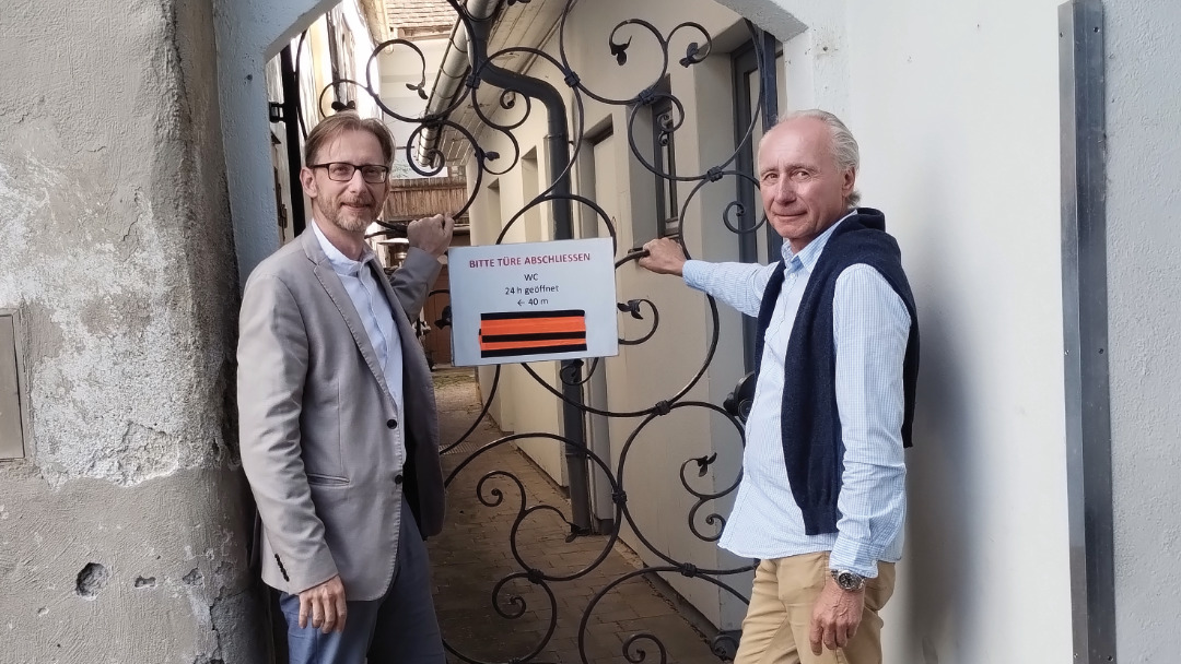 FPÖ Baden fordert nach mehr als 300 Unterschriften eine praxistaugliche Toilettenlösung am Brusattiplatz und Grünen Markt.