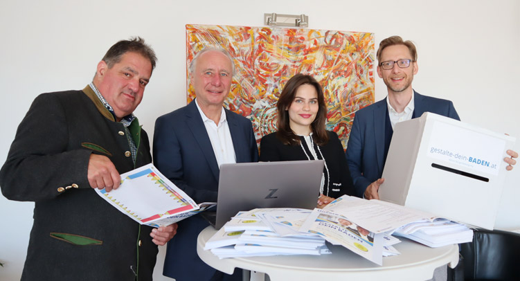Freude und Tatendrang bei der FPÖ nach Europawahl: GR Peter Doppler, FP-Obmann René Hansy, Stv, Carmen Schnedl und GR Gottfried Forsthuber werten die „Gestalte dein Baden“ Umfrage aus.